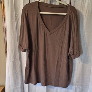 Relaxed V-Neck Short Sleeve Top in Brown